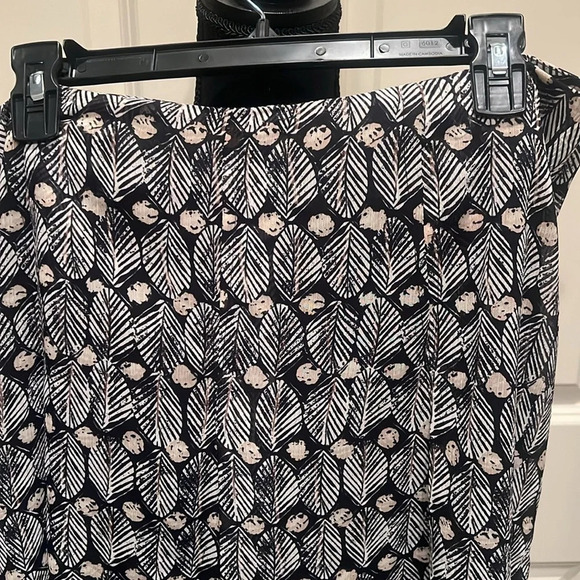 Sigrid Olsen Size 12 Skirt Black & Cream Patterned 24” Top to Hem Bottom NWOT - Picture 3 of 3